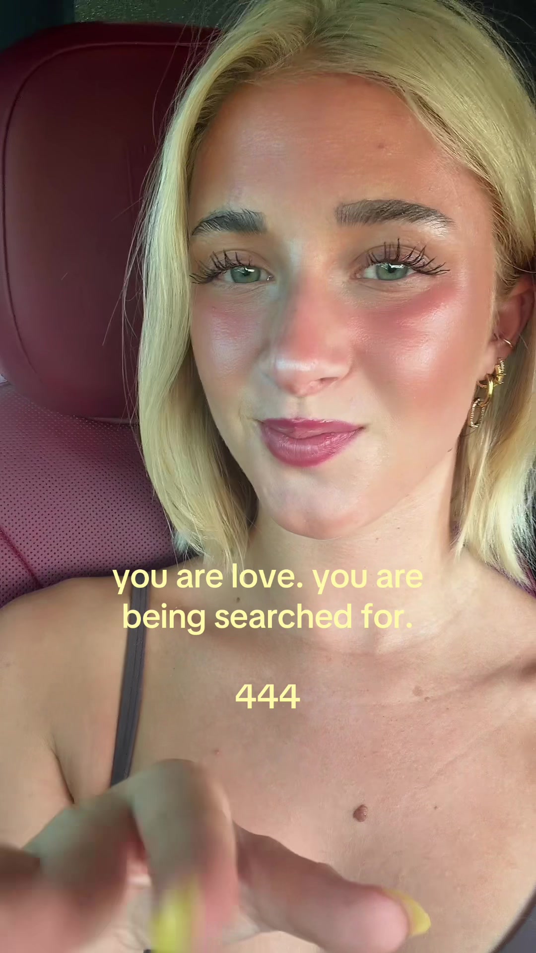 @theelliebarker