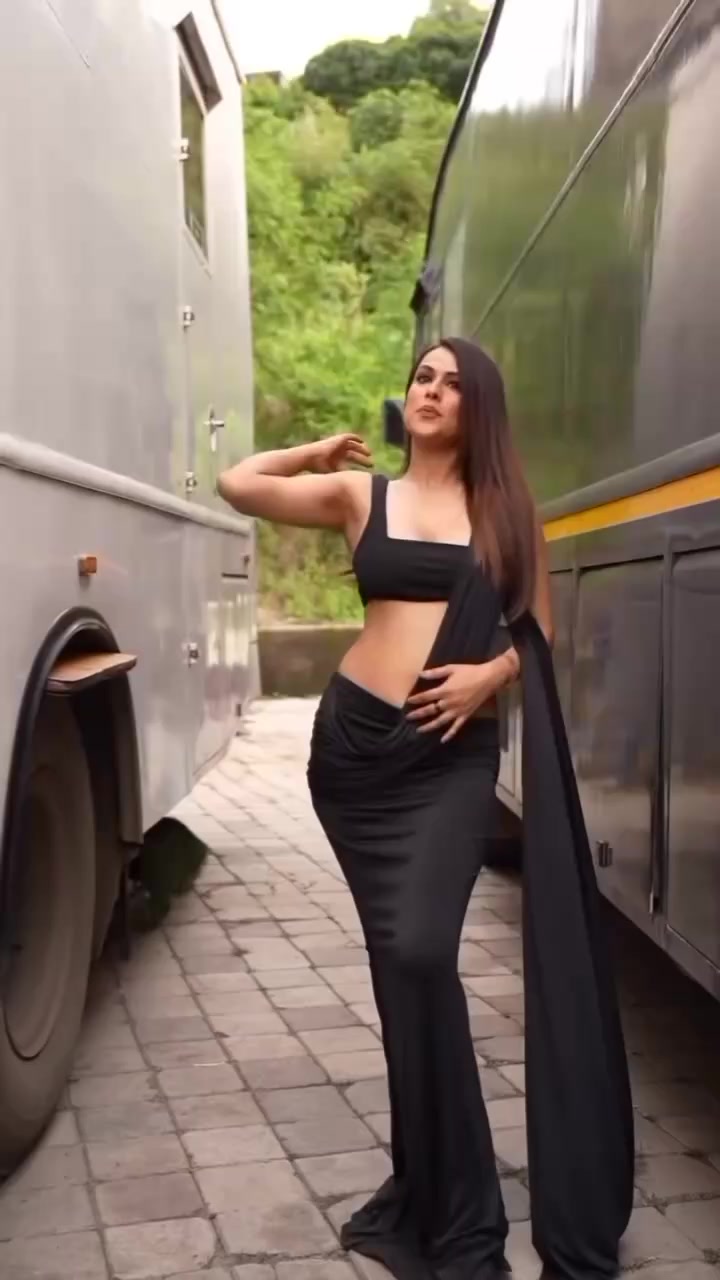@nia Sharma