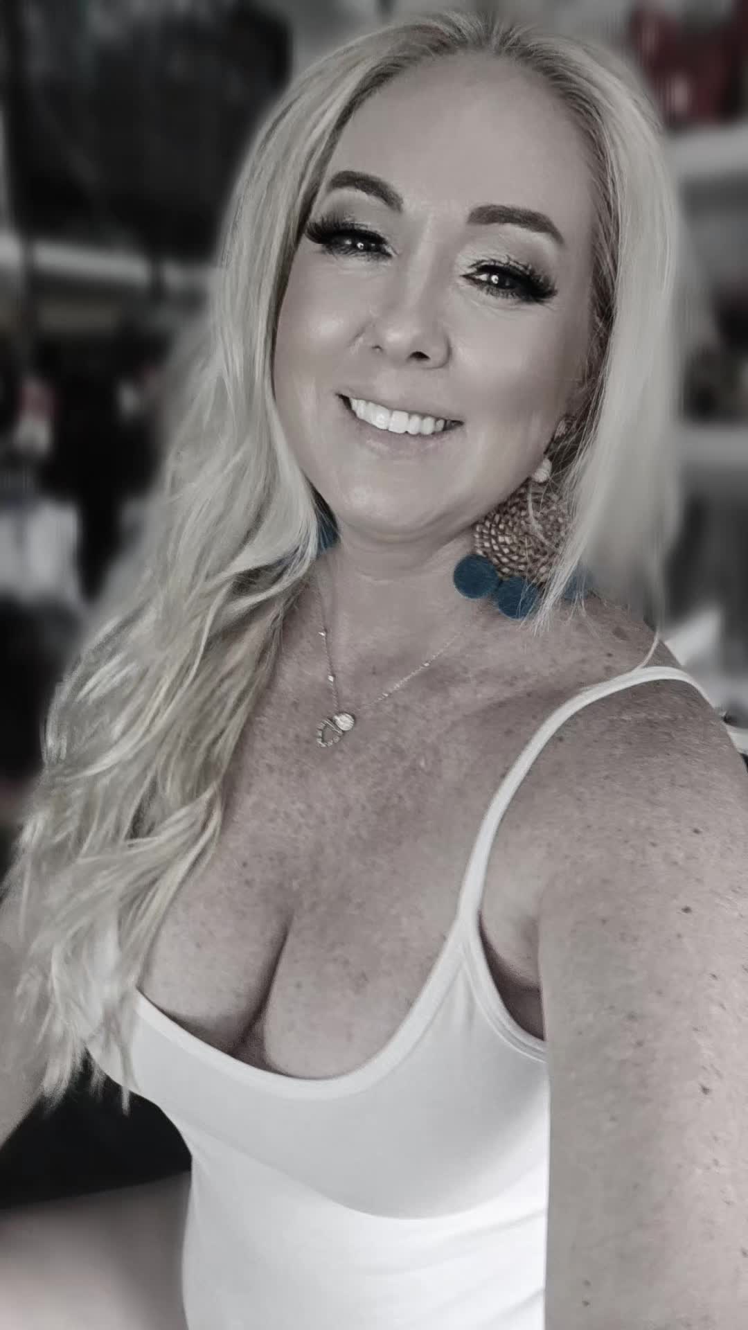 @Tonyaland12/naughtytonya12