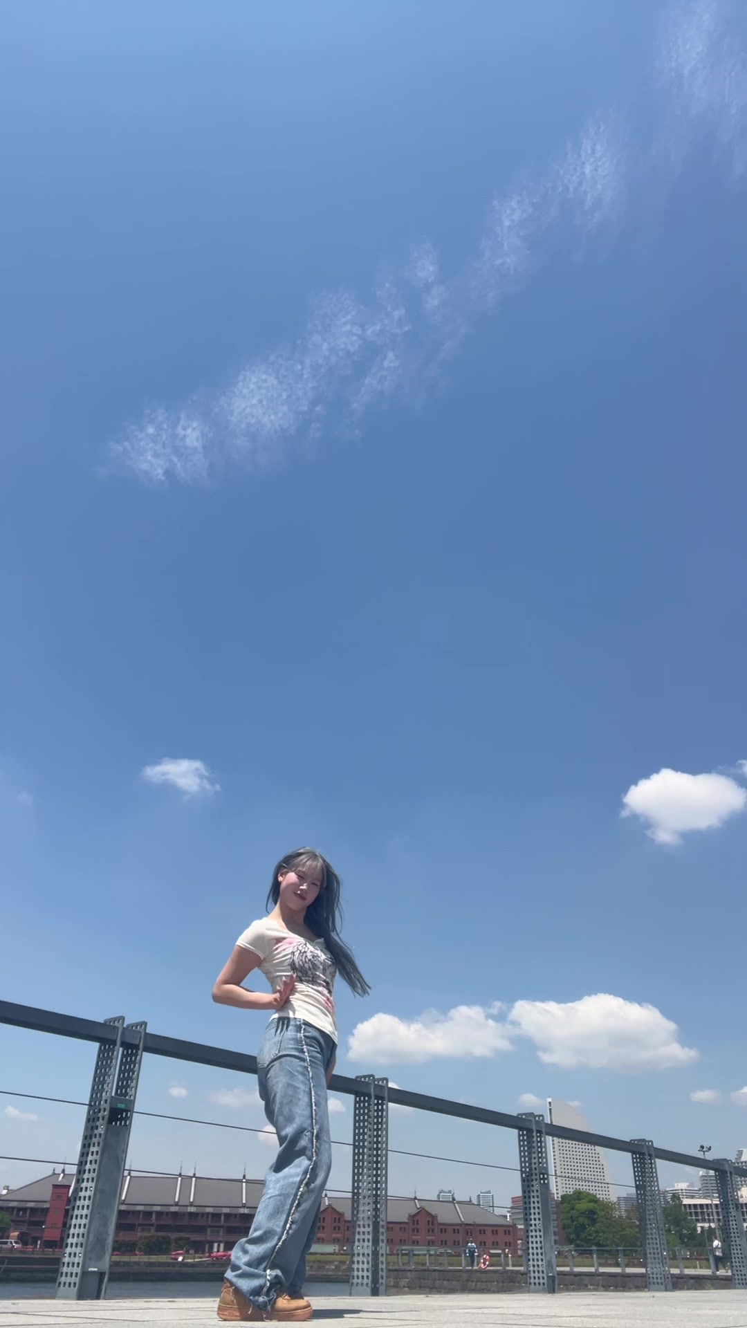 @もな