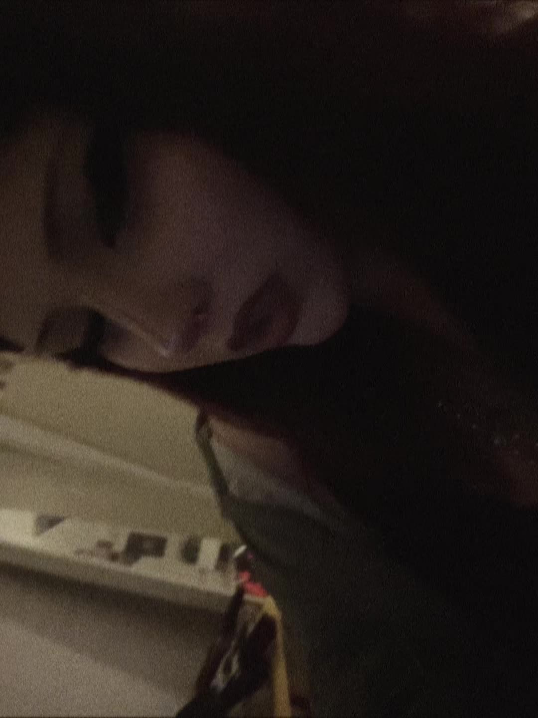 @🐝
