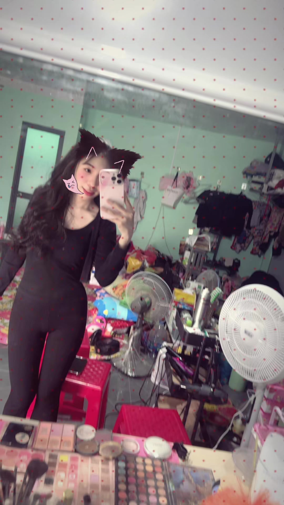 @Uy&ecirc;n Nhi