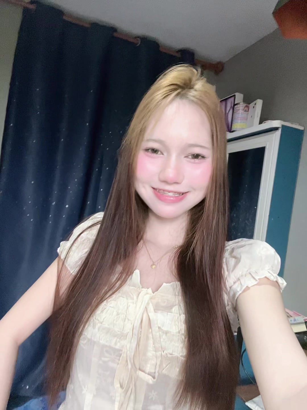 @แก้มที่ใส่รีสีชมพู