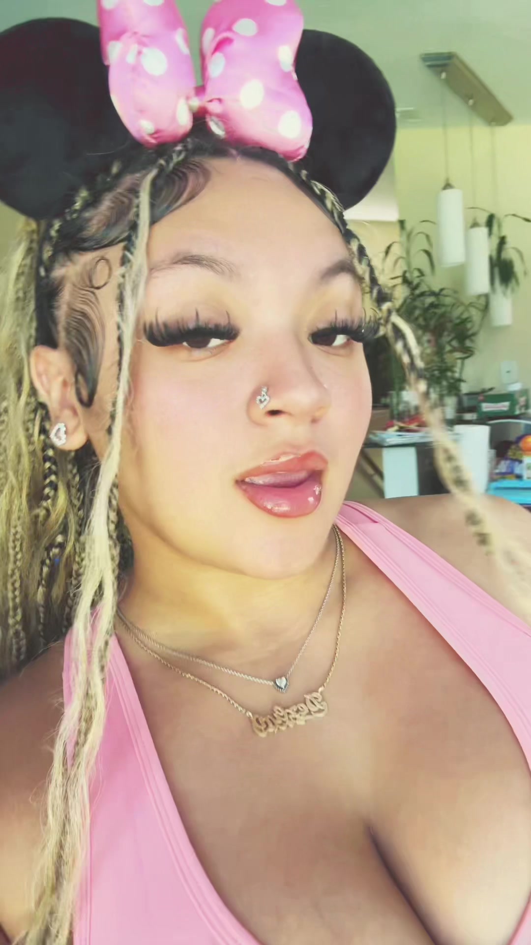 @Dezlyn