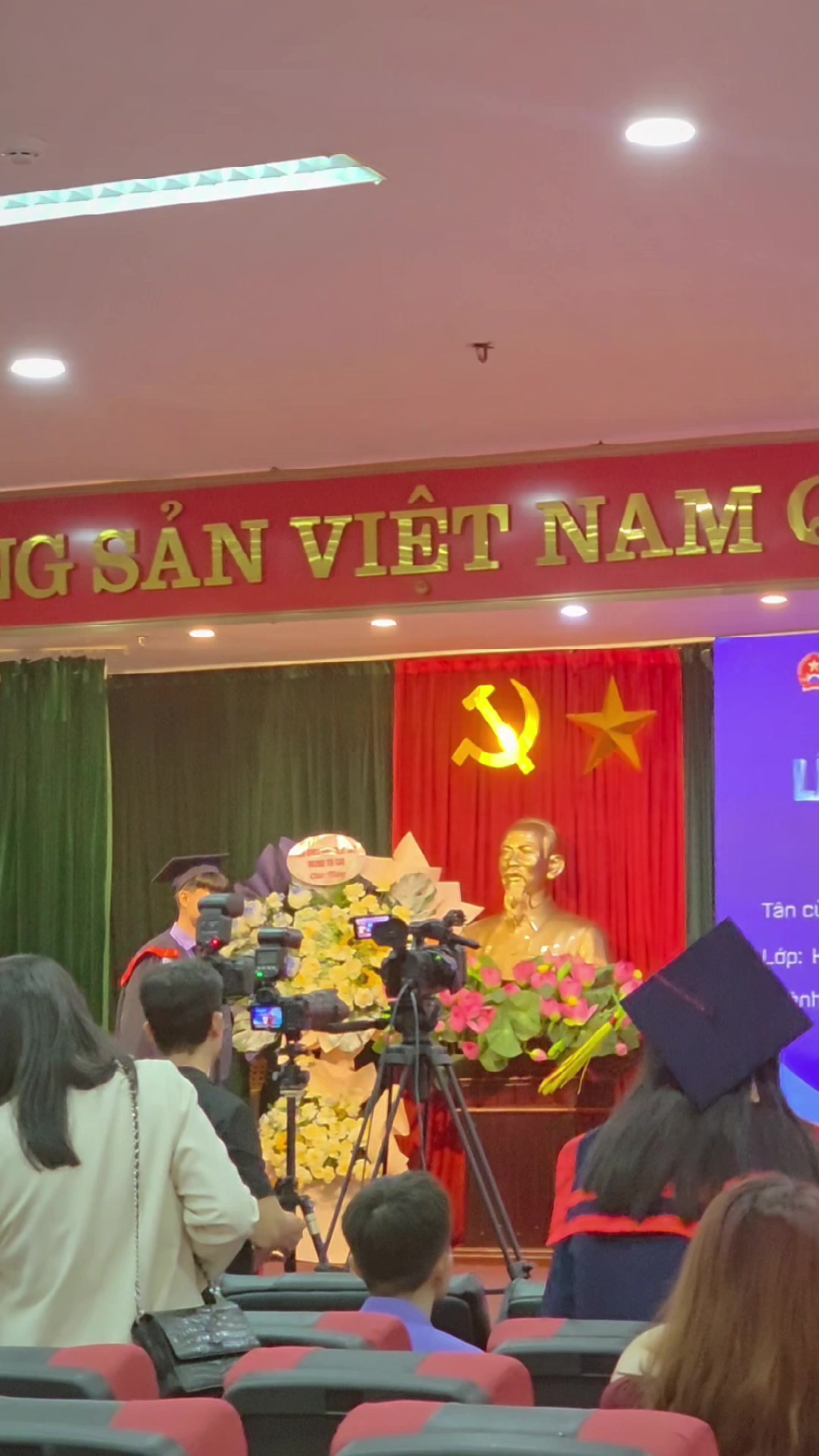 @Đỗ công chức thì đổi tên 👮♂️