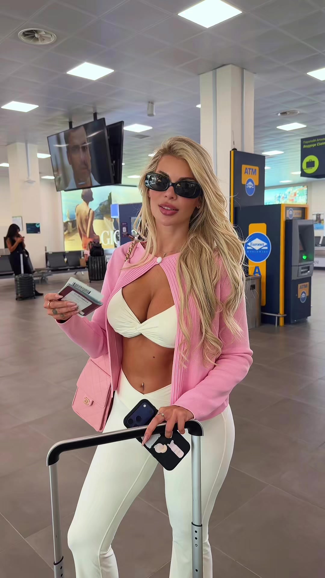 @LUANA VJOLLCA