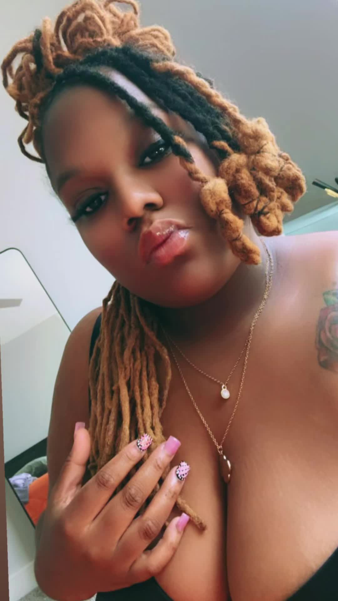@URfavoriteDESIRE