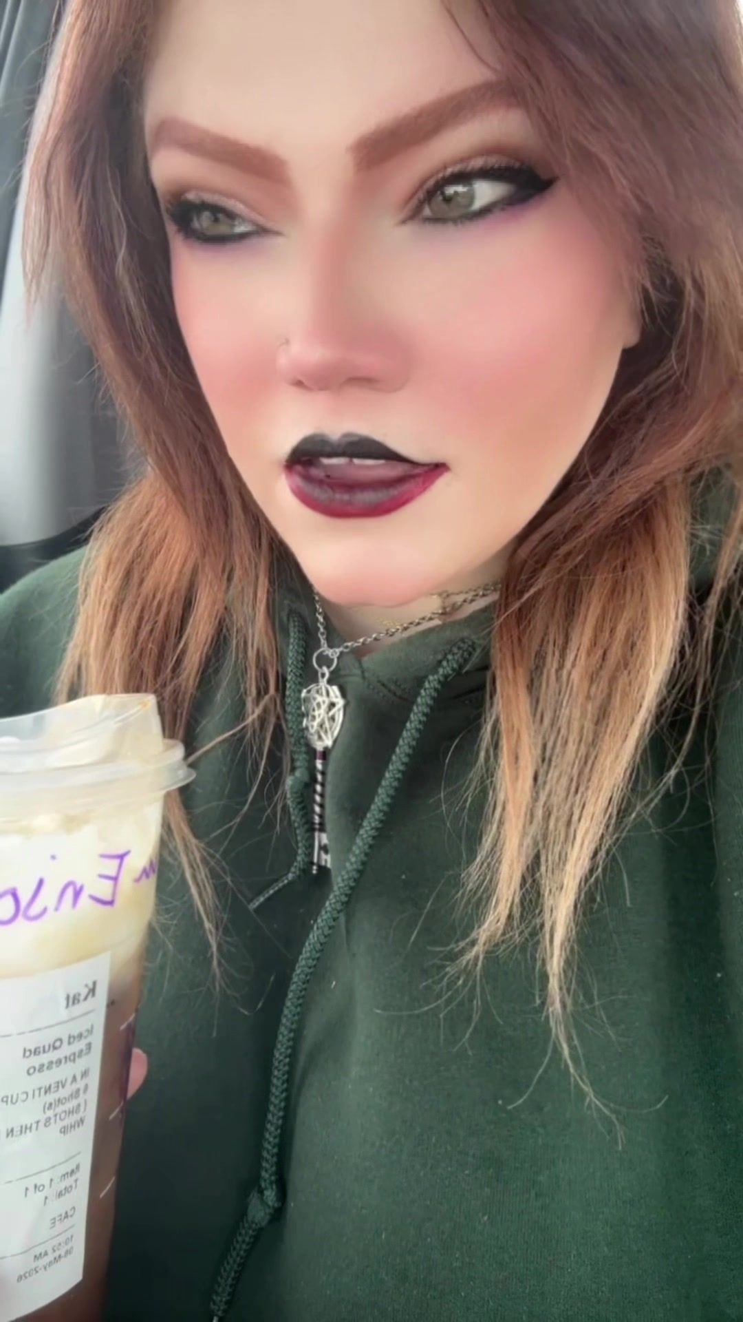 @Caffeinated Red Panda 🖤
