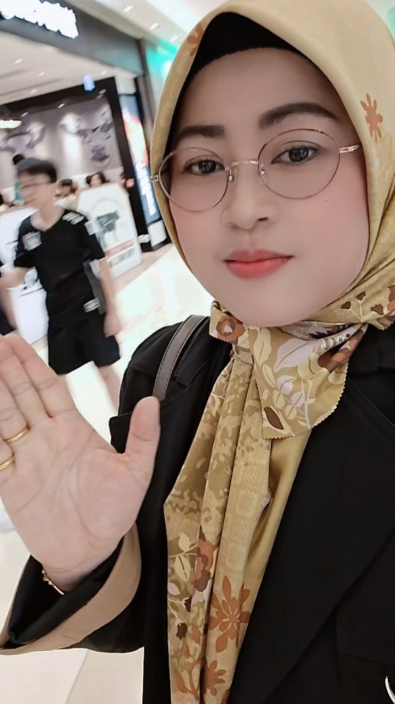 @Nur Huang 🇭🇰
