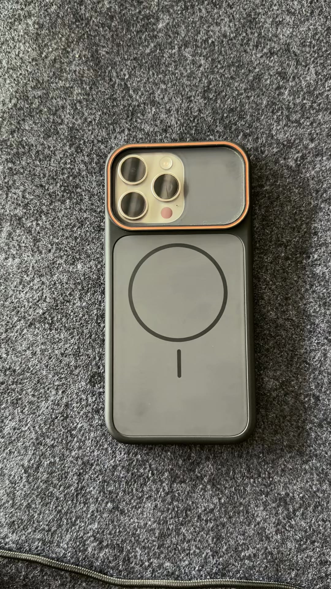 @T&yacute; Đ&ocirc; Case