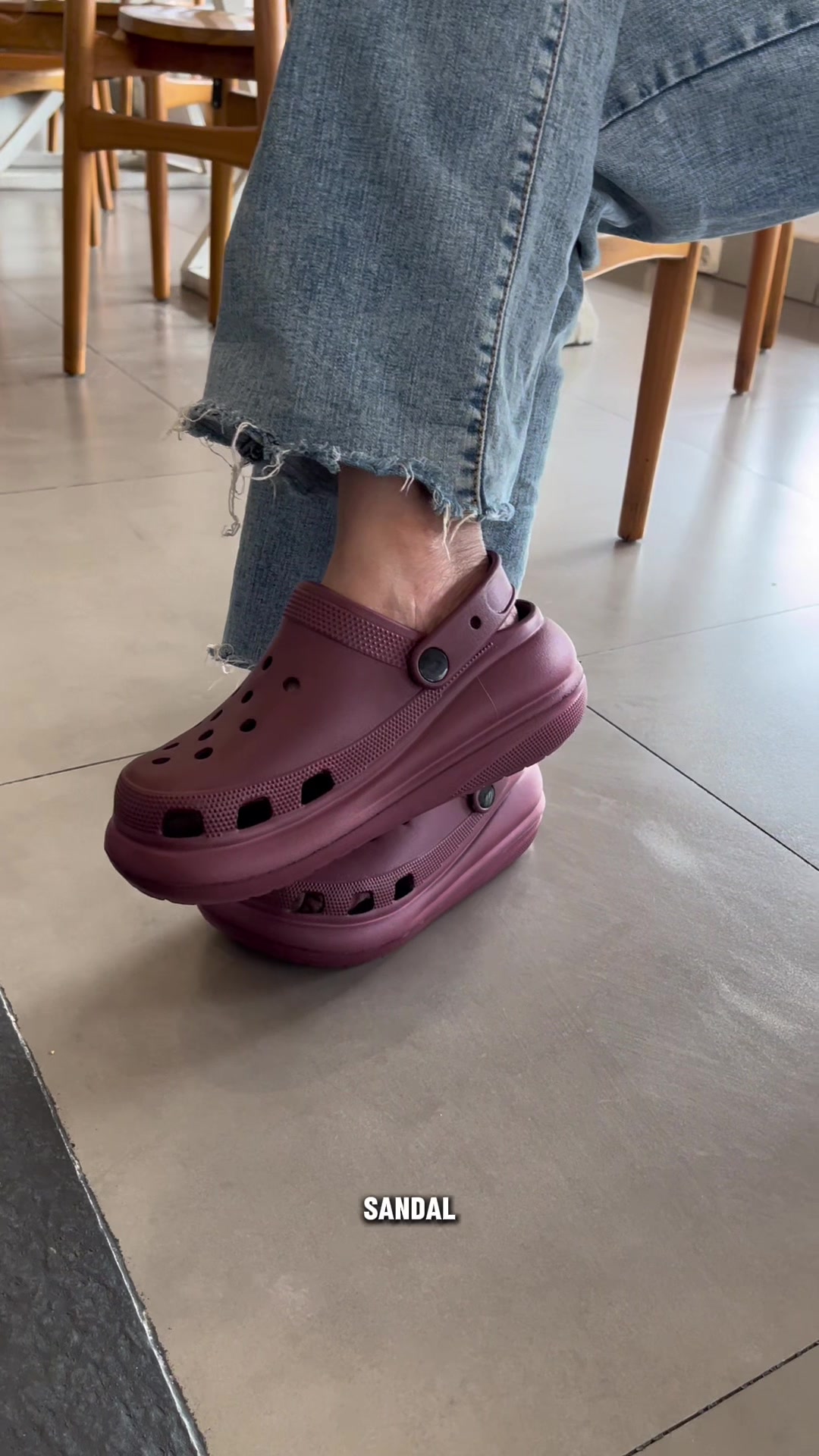 @LELI si paling TAS dan SANDAL