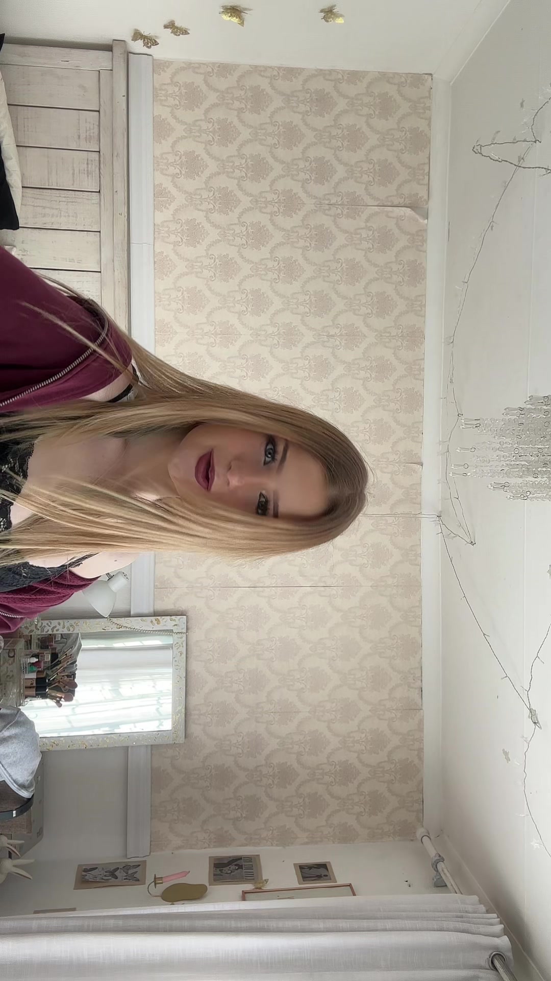 @Alice in 𝔀𝓸𝓷𝓭𝓮𝓻𝓵𝓪𝓷𝓭