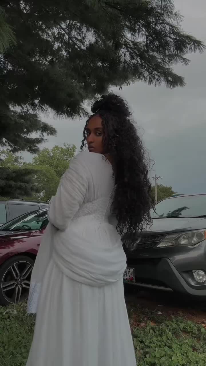 @Mae.