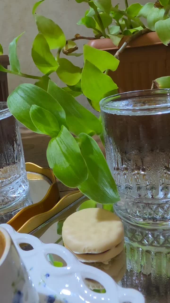 @حْوْرْ آلْعْيْنْ.