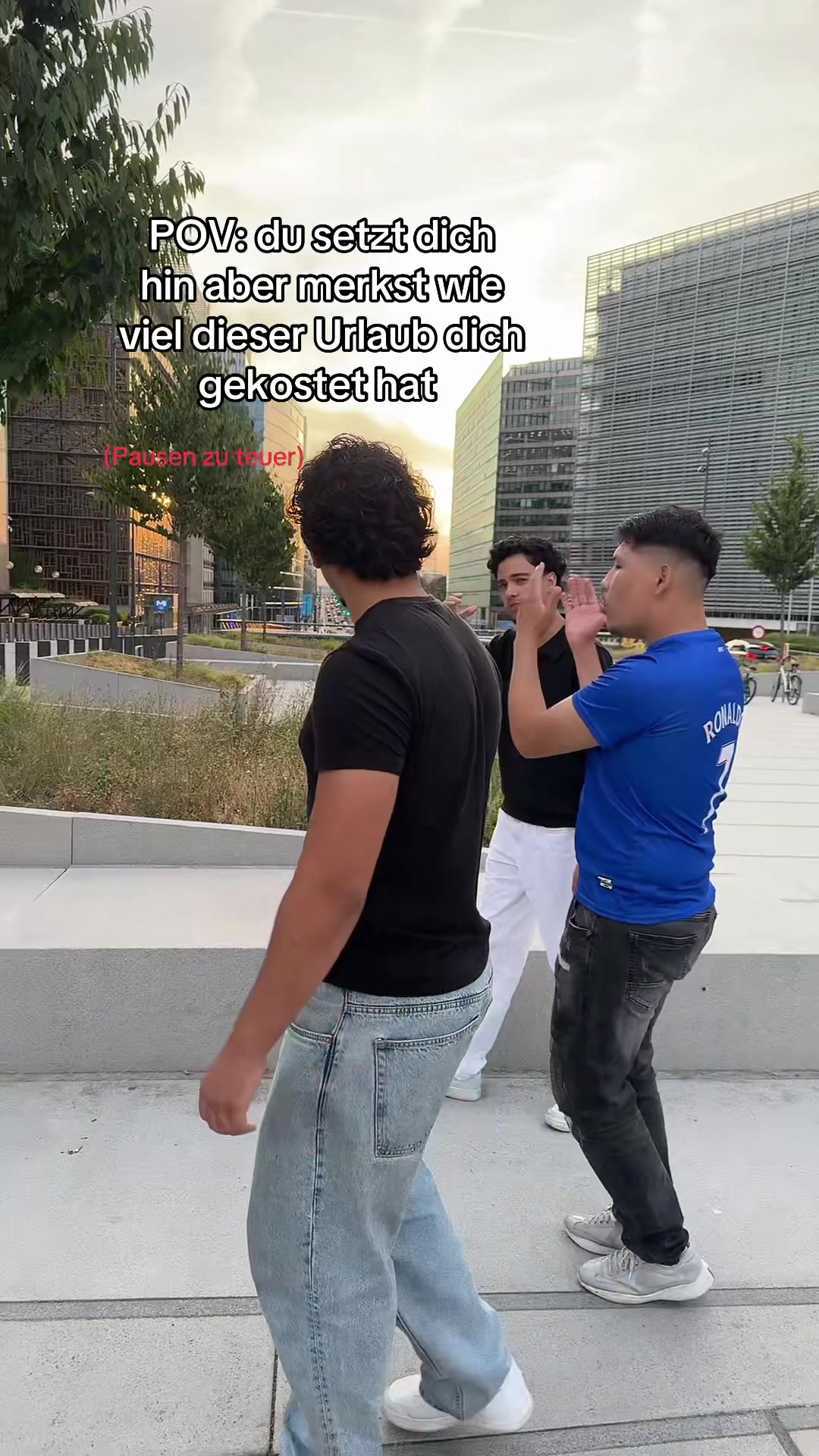 @🦦