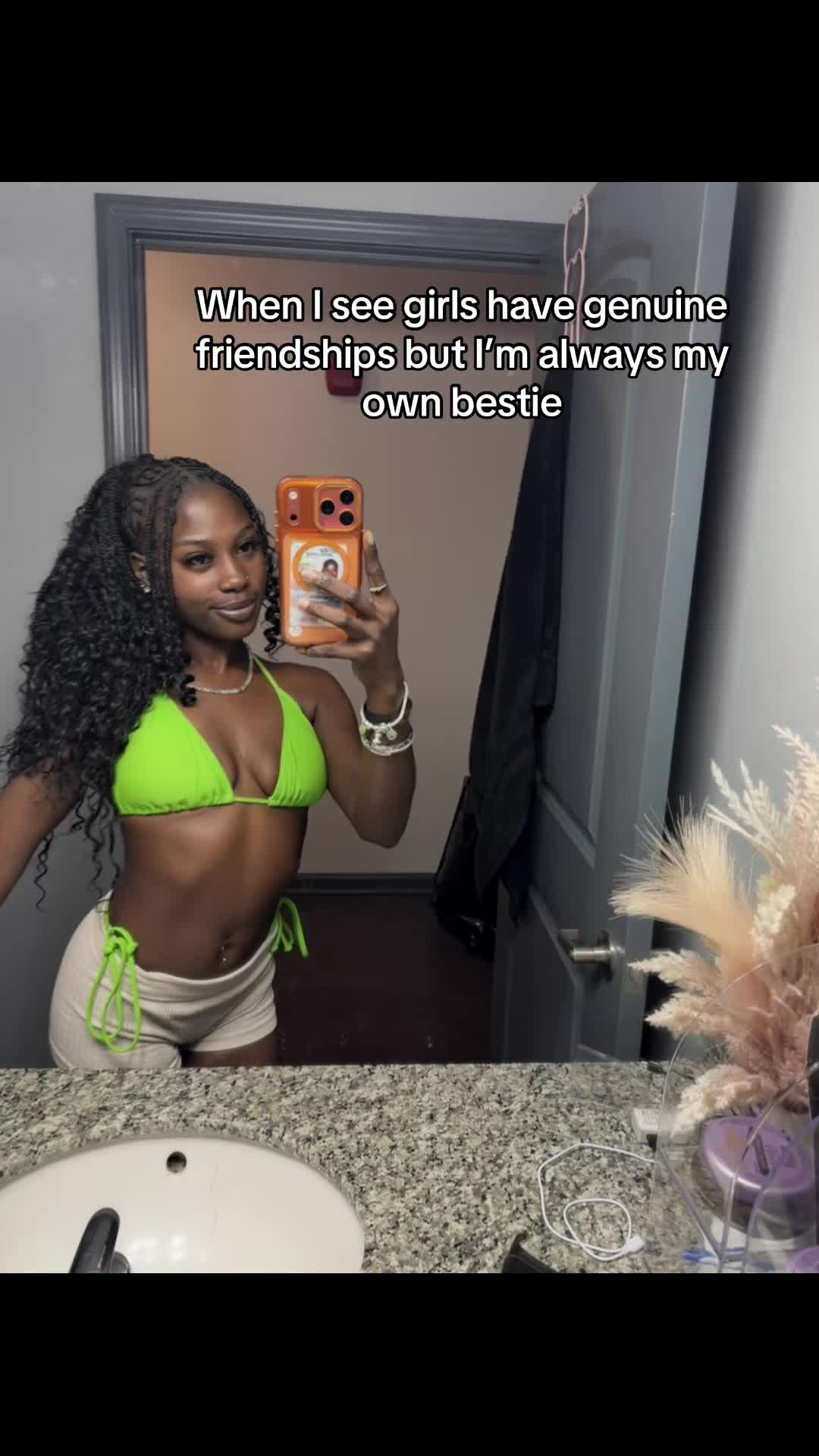 @Nanieee