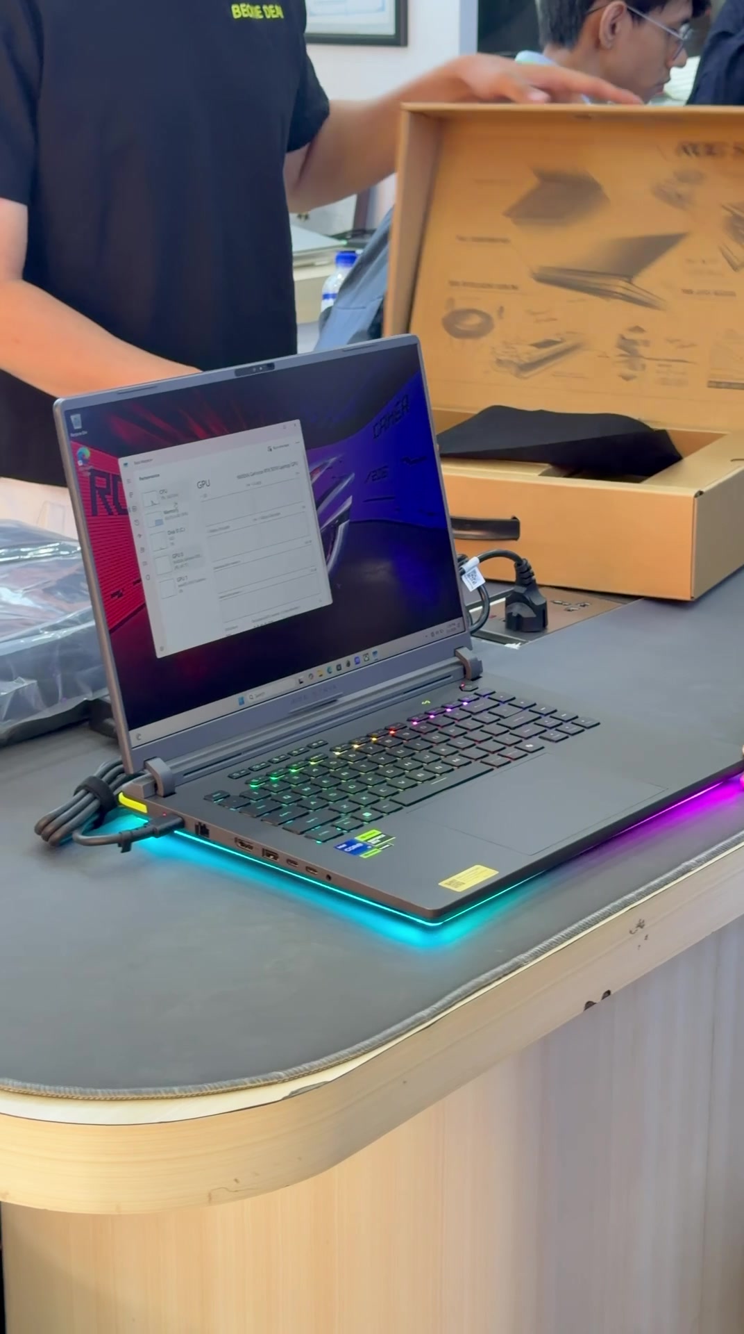 @Beckie Deal Computer បេកគីឌៀល