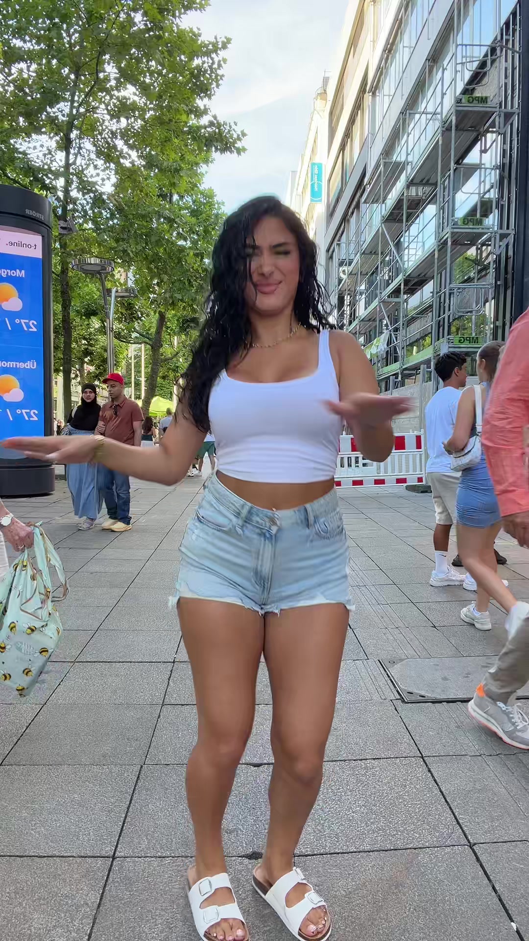 @Vinoschh