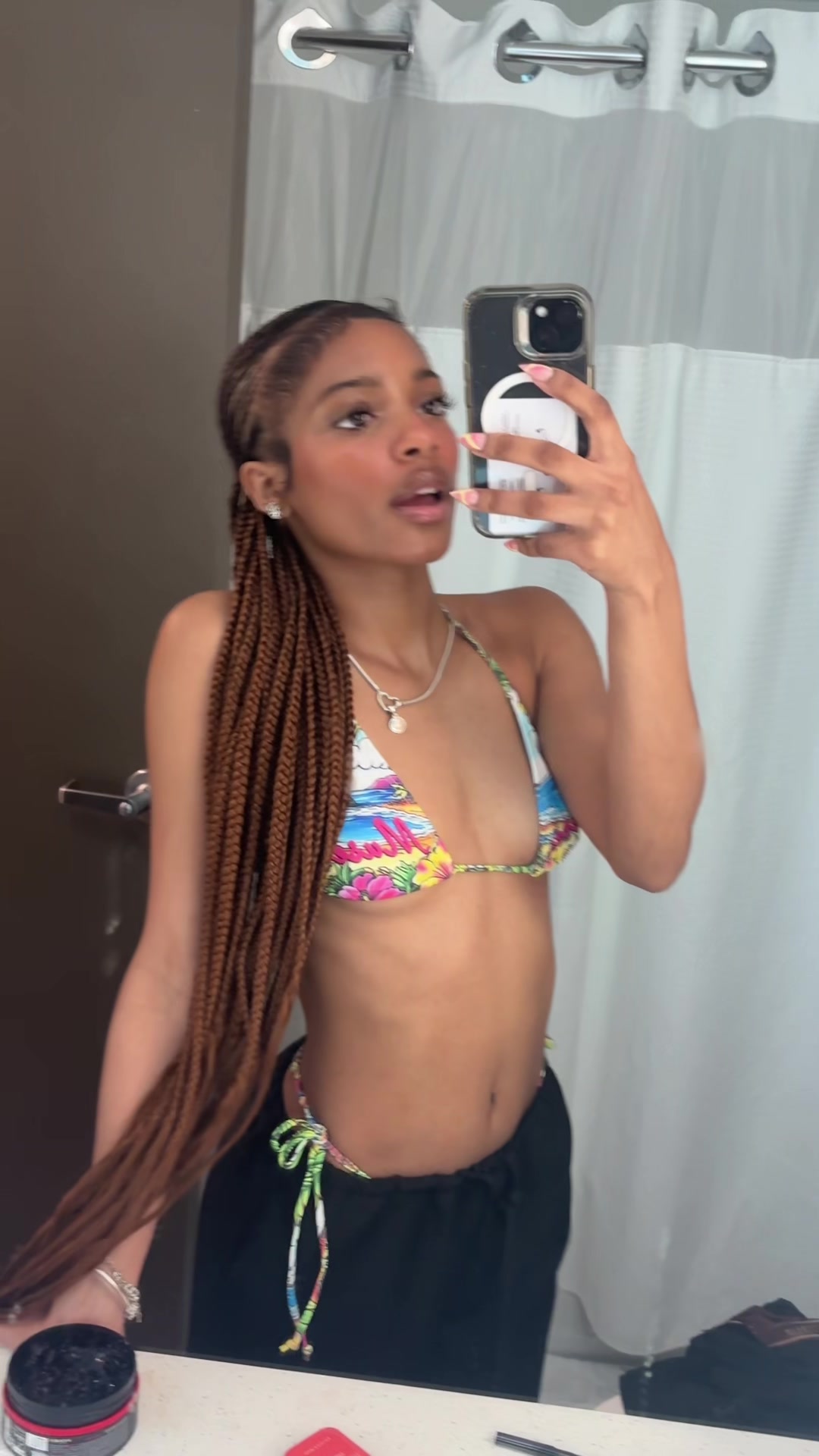 @kennaniicolee