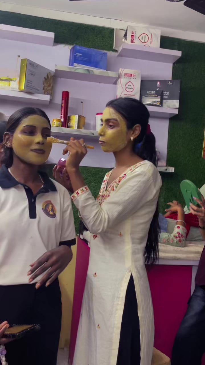 @Shila--makeup studio parasi