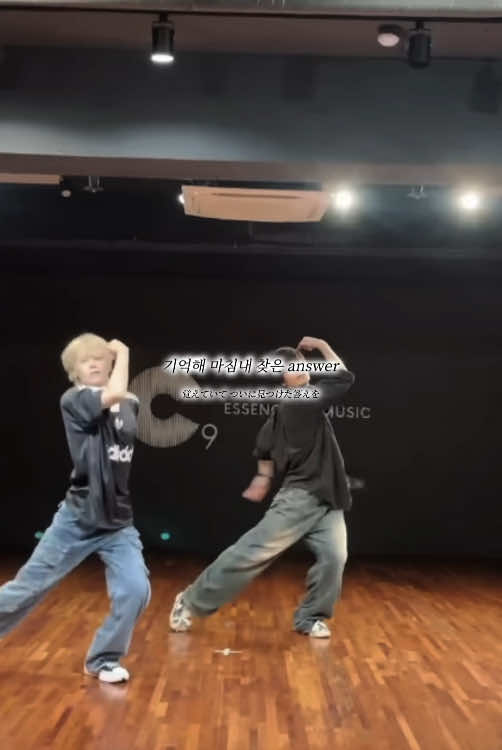 @✮