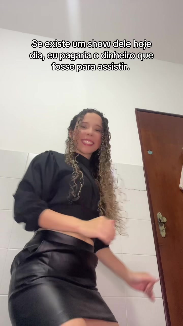 @larissathayná