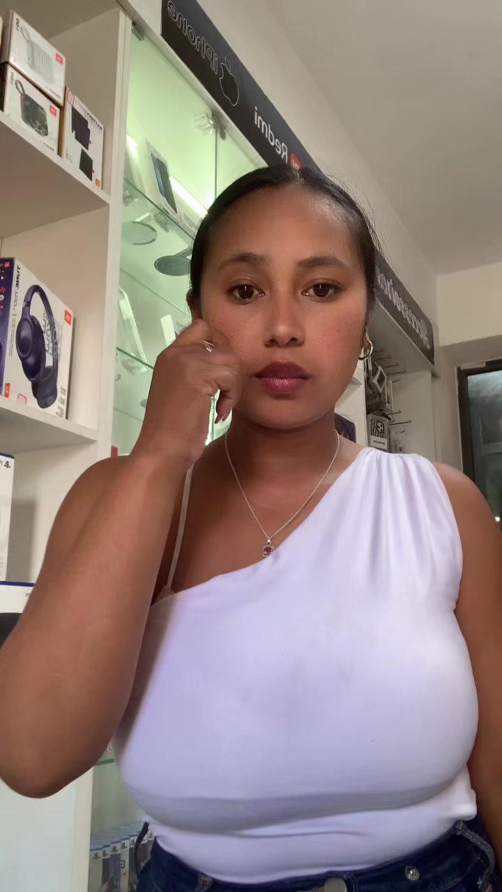 @𝒦ℴ𝓁ℴ𝒾𝓃𝒶 🍒