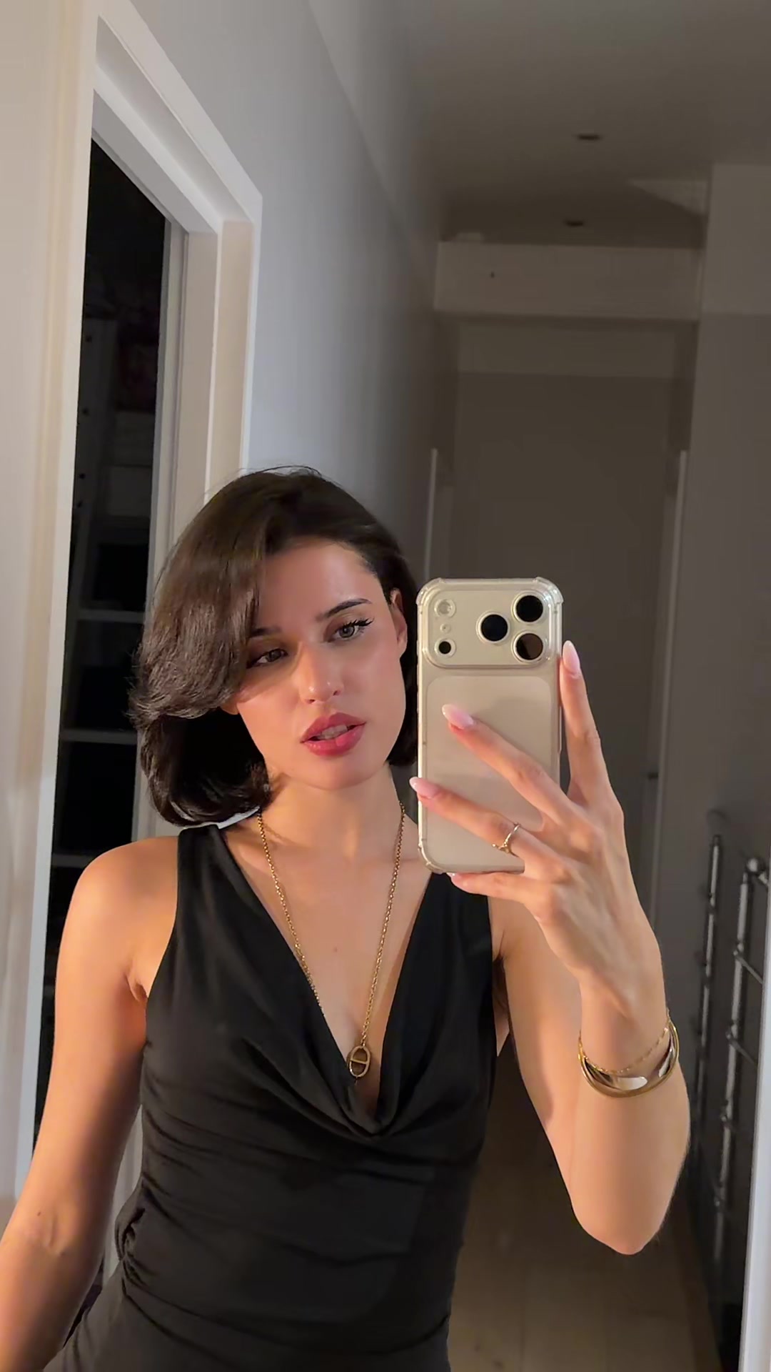 @𝐄𝐯𝐚𝐧𝐞𝐬𝐜𝐞𝐧𝐜𝐞
