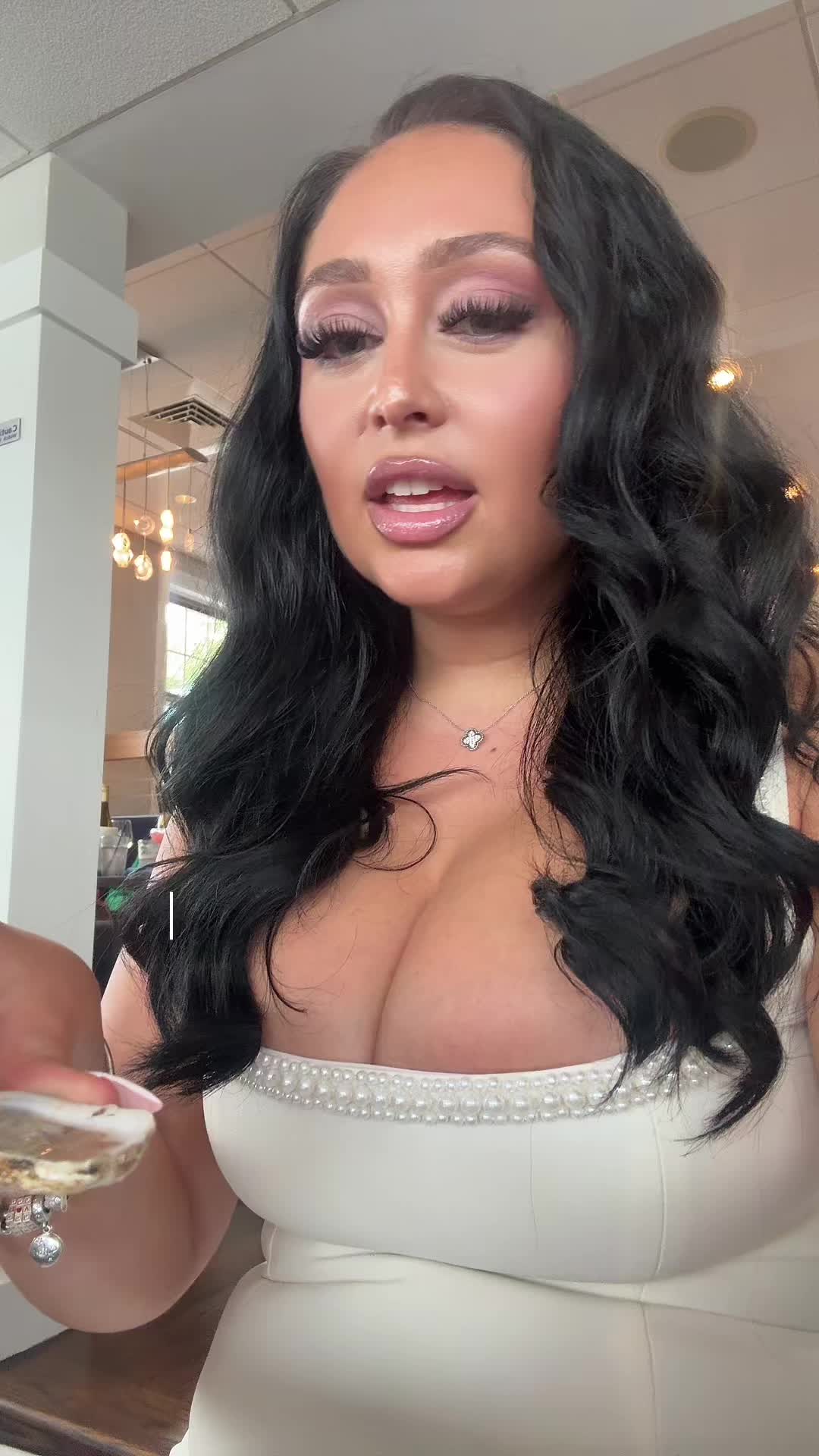 @helenamuoio_