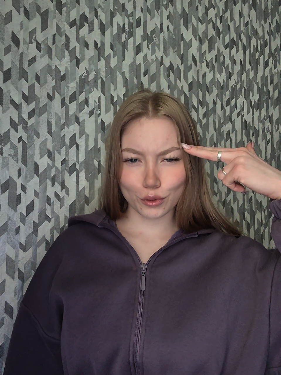 @Анютик😈
