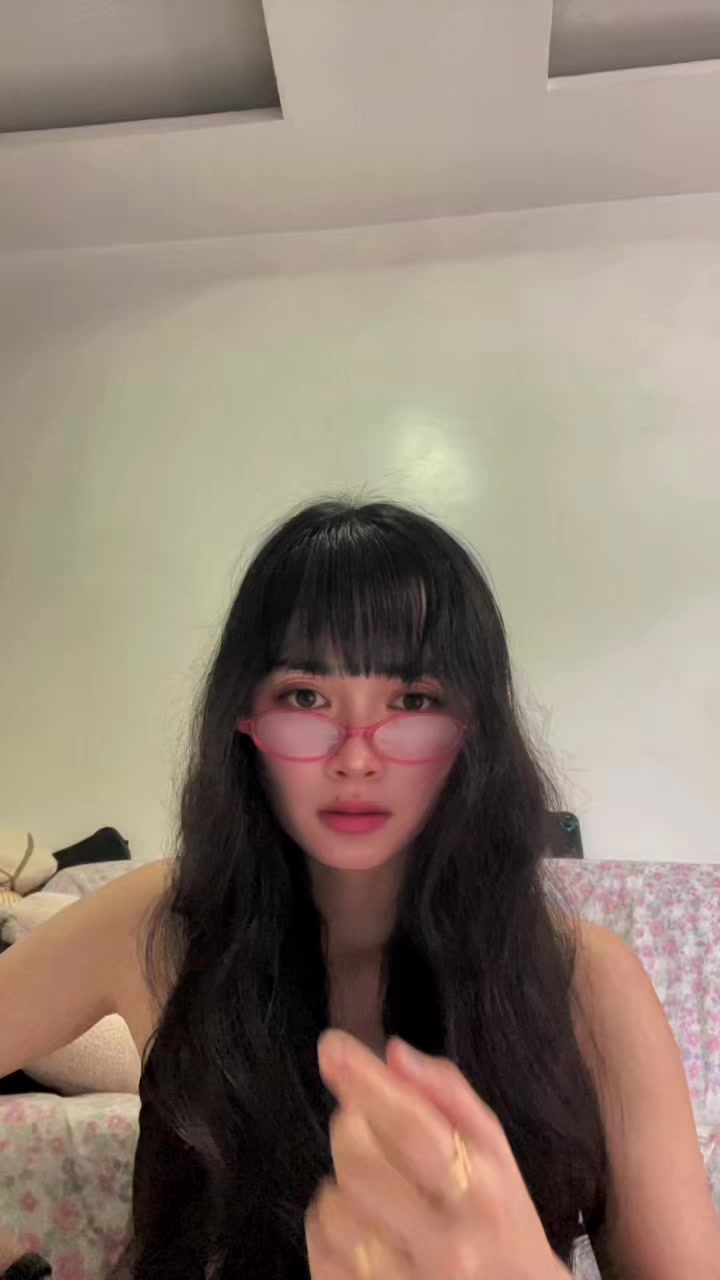 @helloimdaeeee