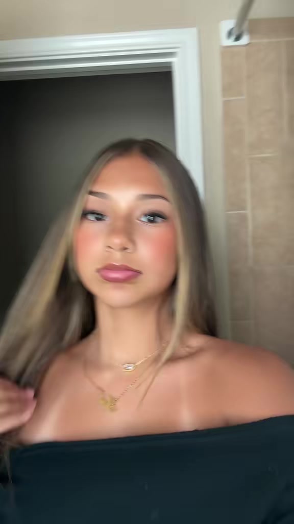 @🕶️🌺🍫🌸Mia
