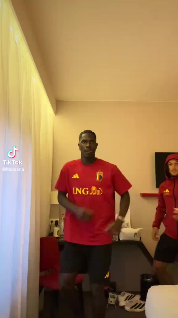 @Emimimi♋️🇧🇪