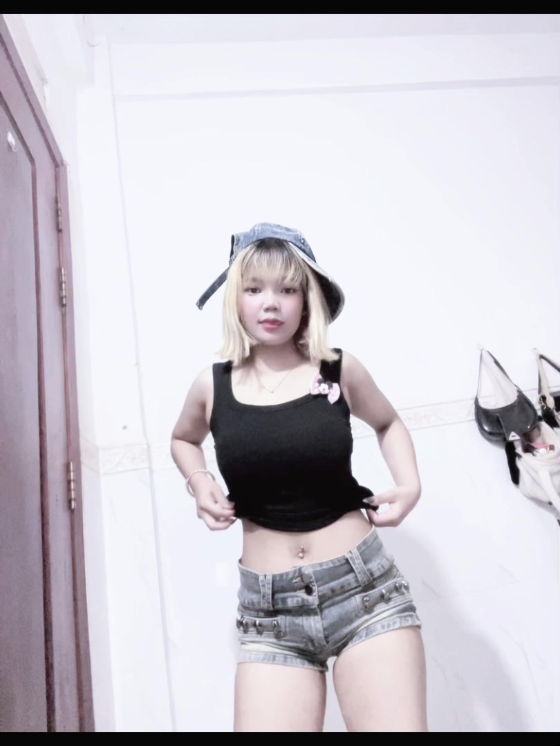 @ហ្វារ ហ្វារ💞