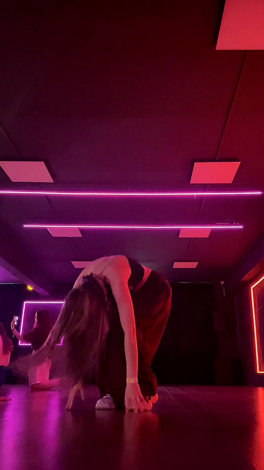 @VIKA🇦🇪🐱