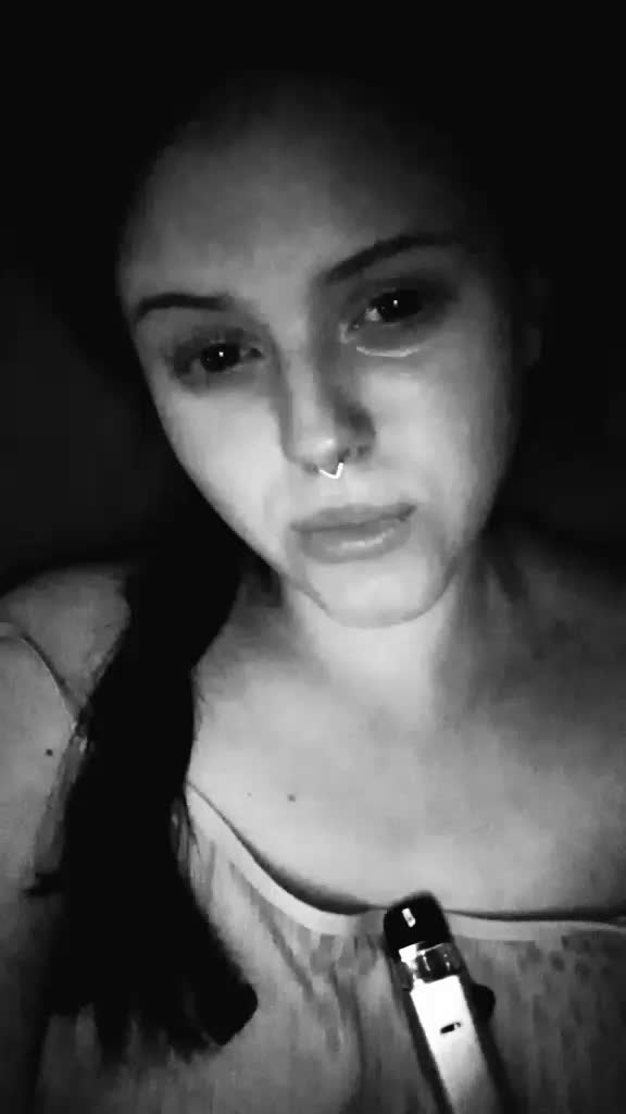 @брюнетка на солях😶🌫️🌿