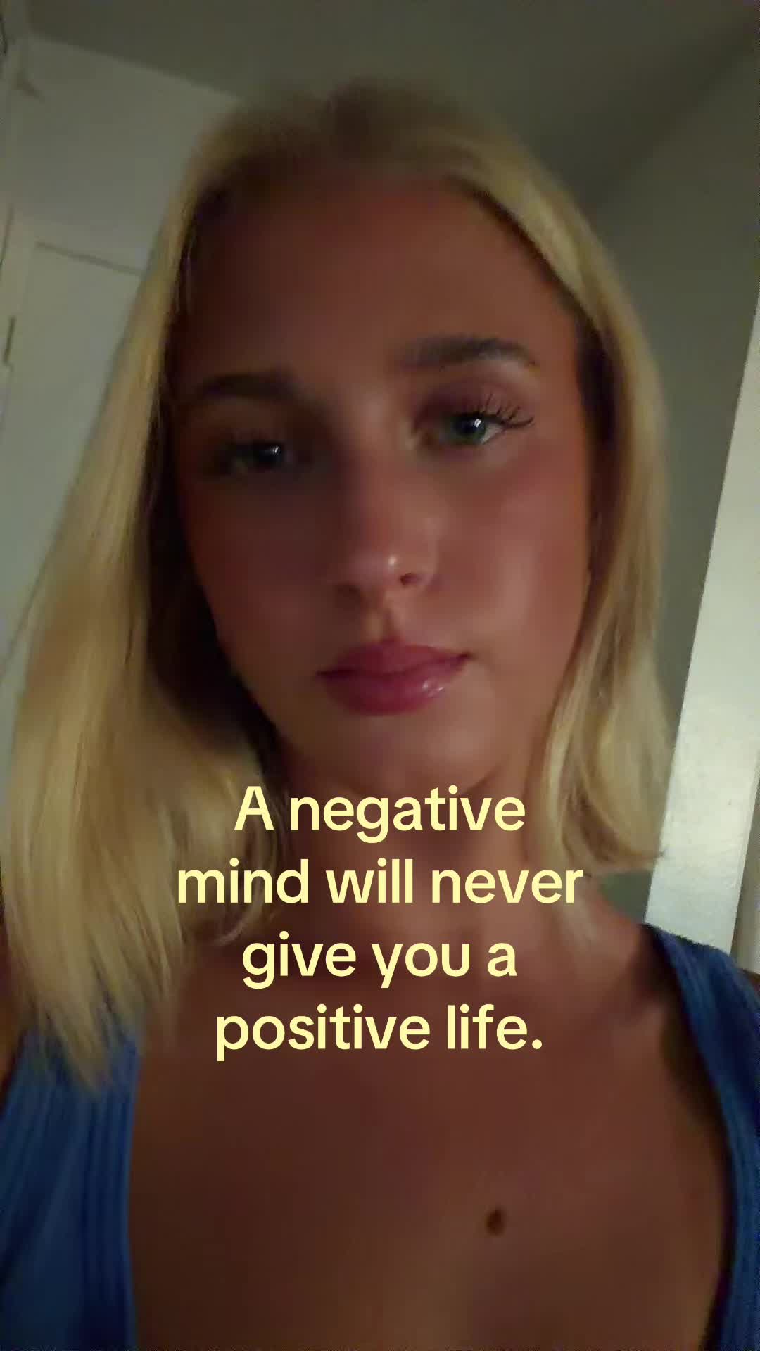 @theelliebarker