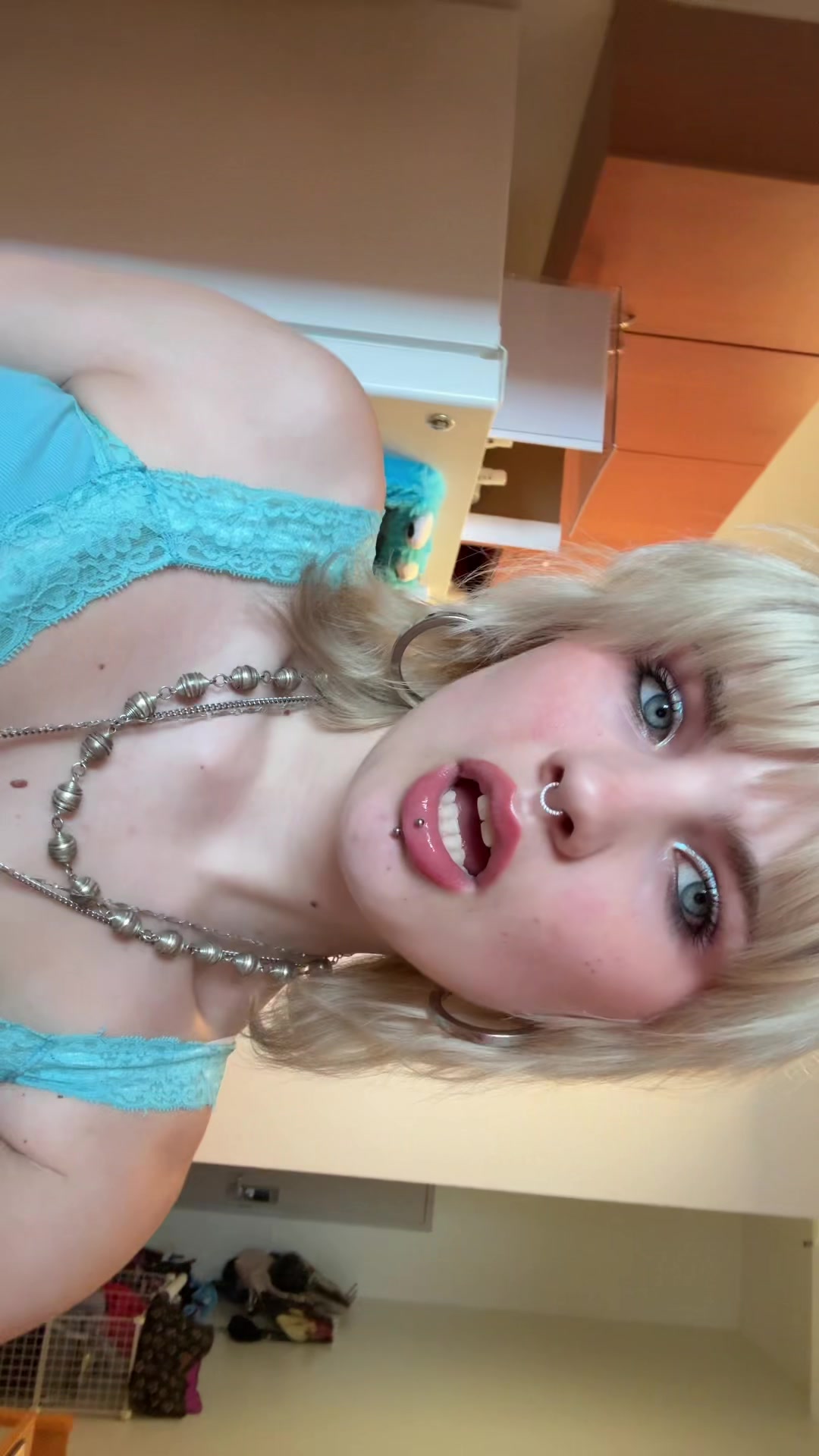 @✄