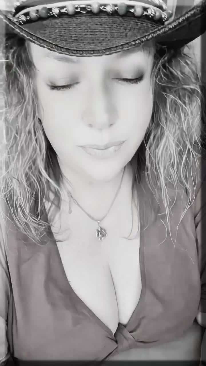 @Heidi 💜🖤
