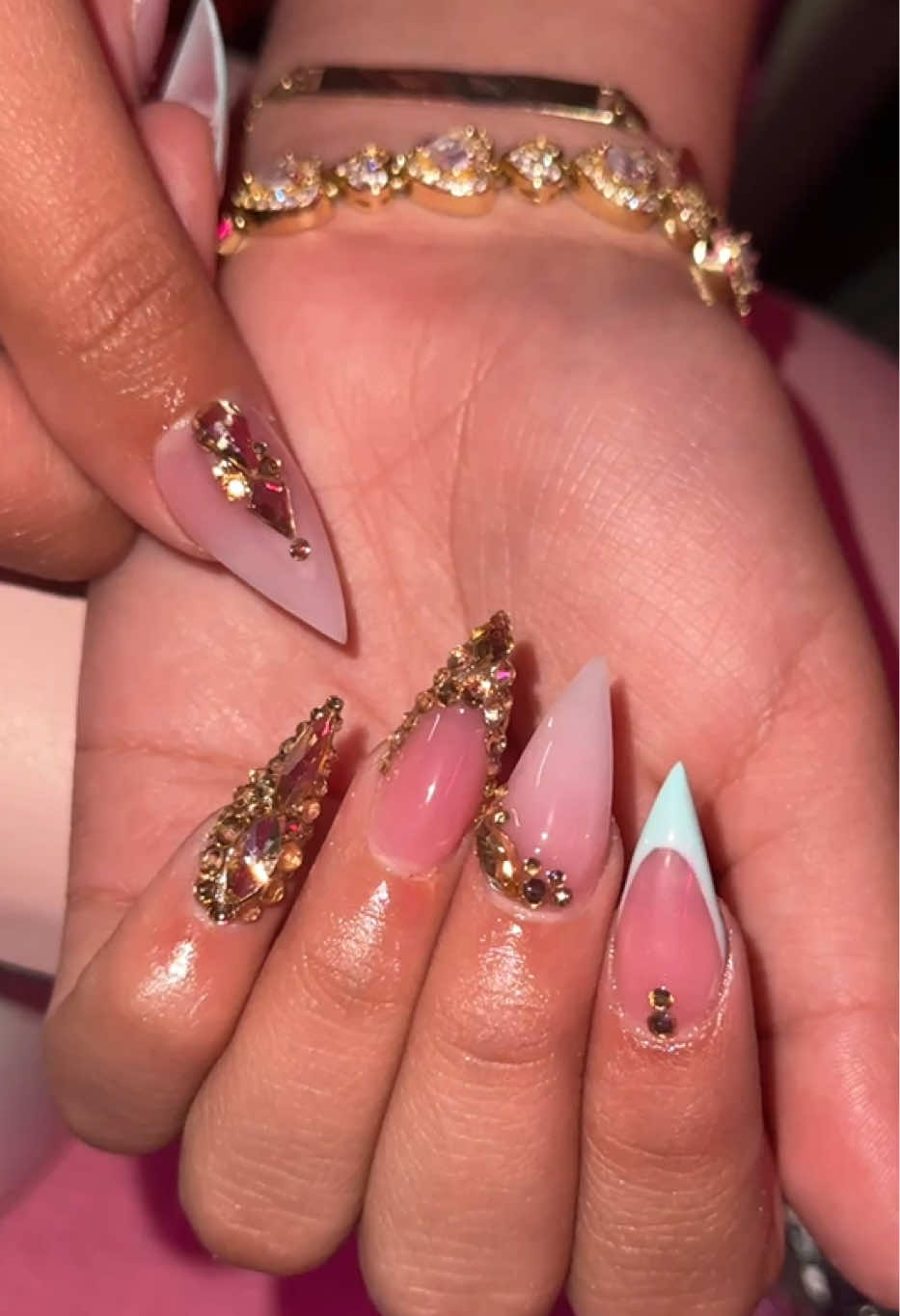 @831 NAIL TECH 🍒