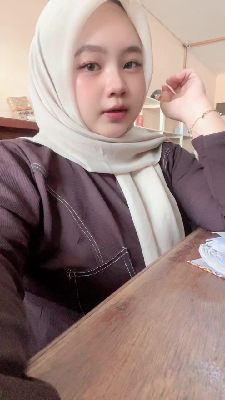 @🧏🏻&zwj;♀️🧏🏻&zwj;♀️