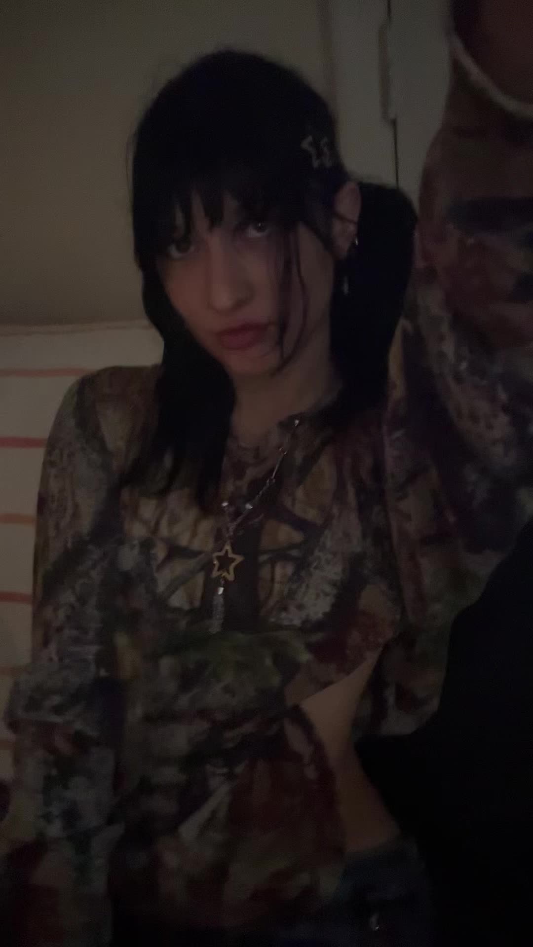 @…