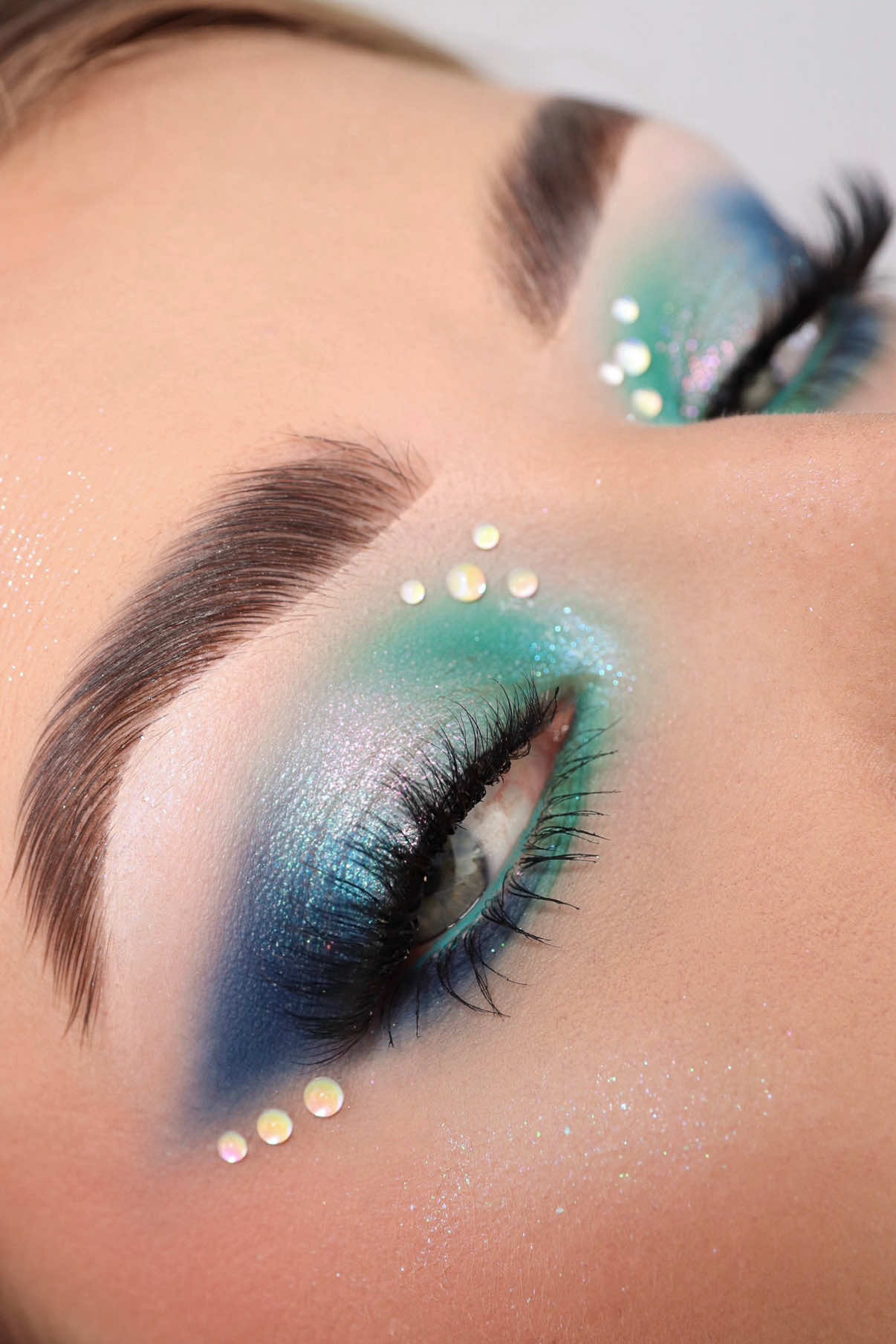 @Alix | Creative Makeup Content