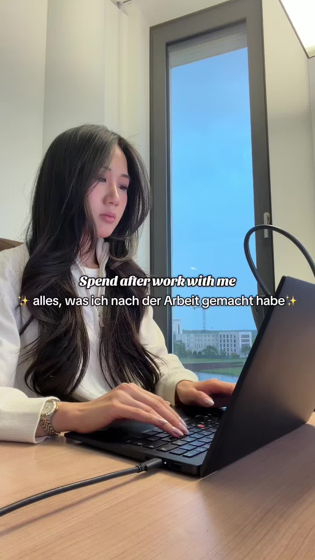 @Qwen | Corporate Girl 💻🫧