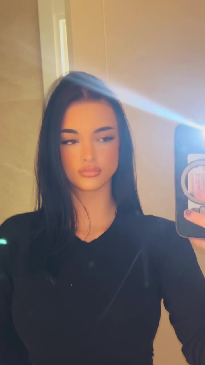 @elena_gukic