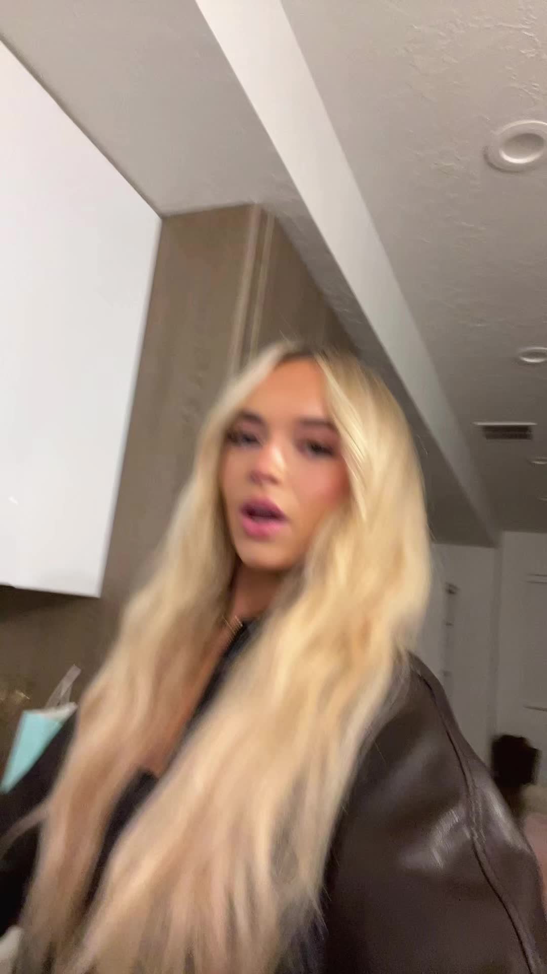 @Elle🍒🧸🪩