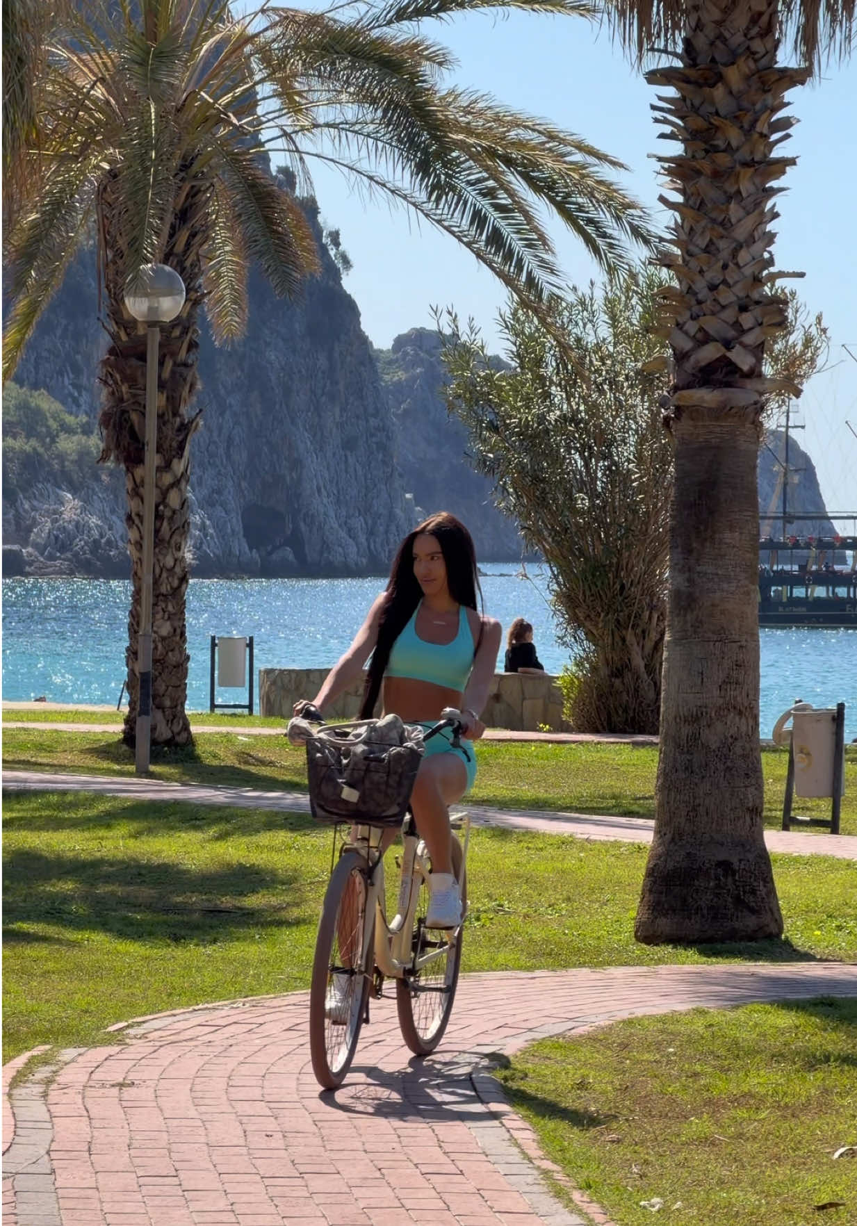@kristinafoxx