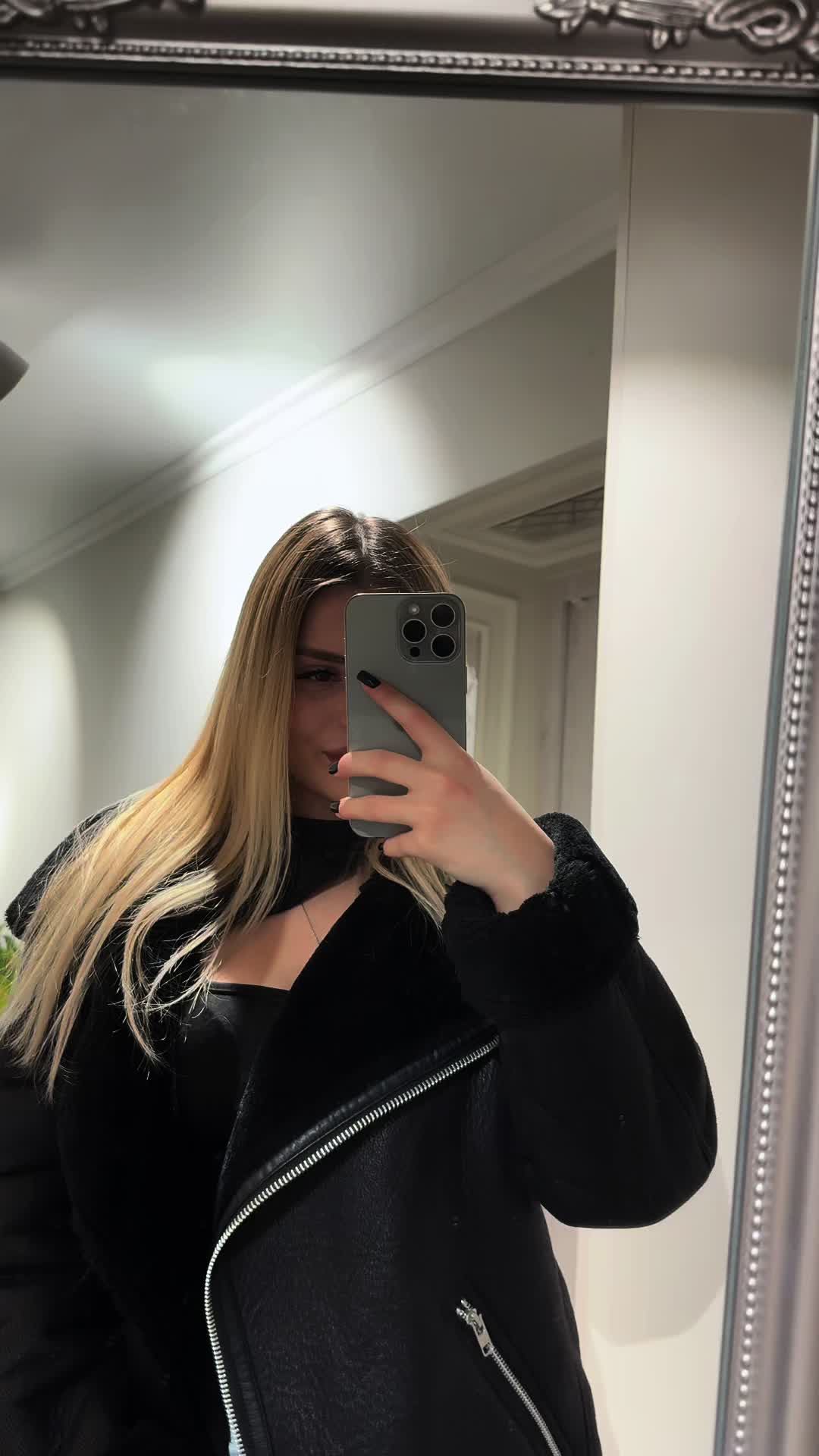 @🖤