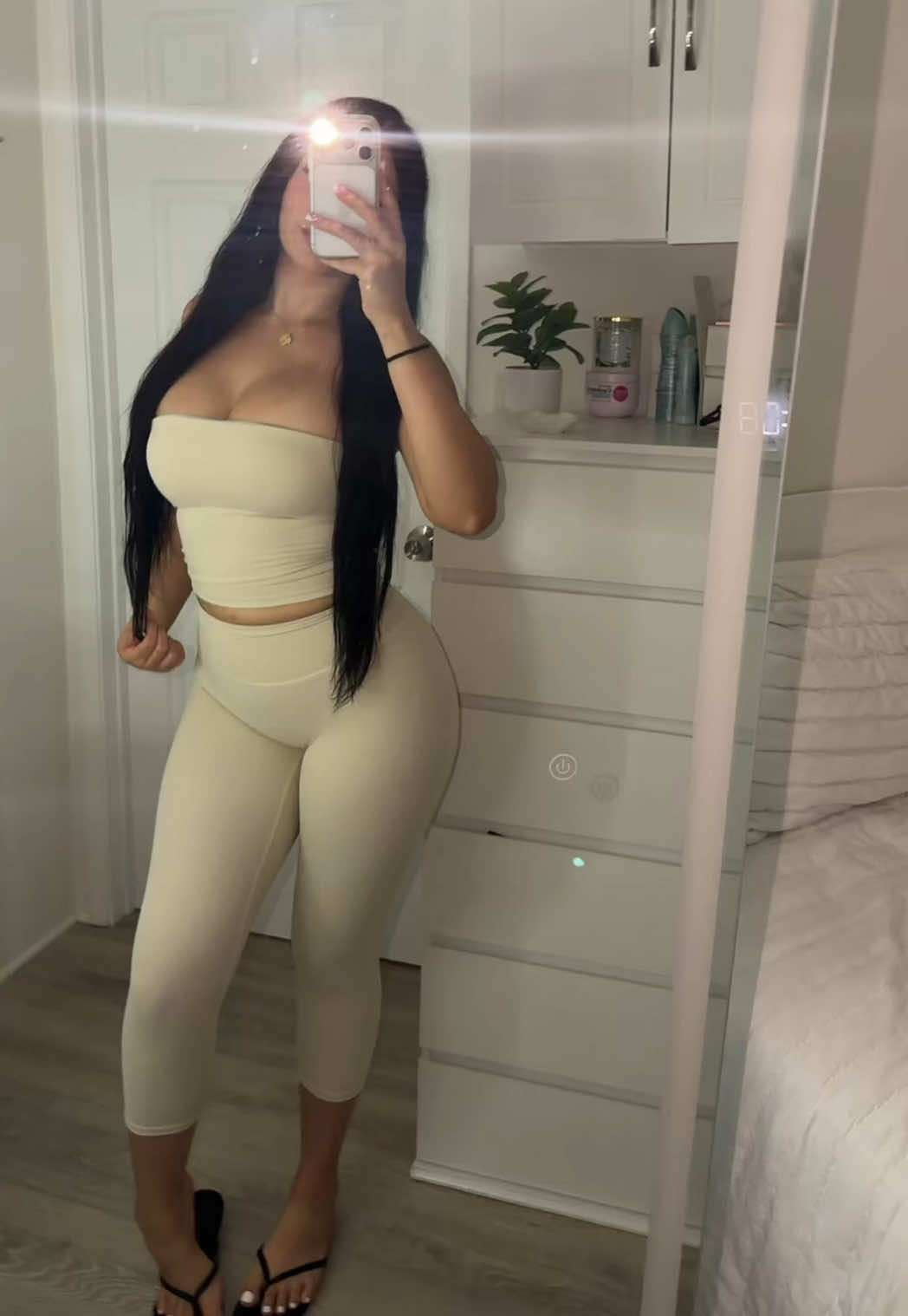 @yeleina