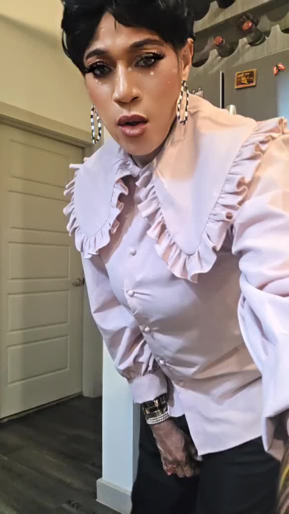 @Demi